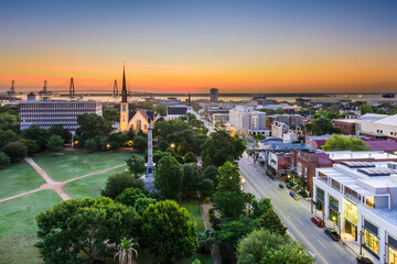 Obraz premium Charleston, South Carolina, USA skyline over Marion Square.