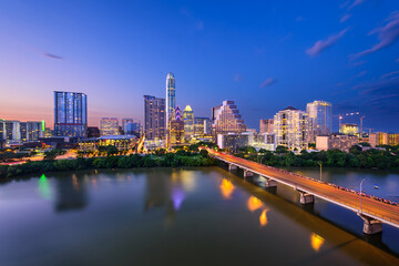 Fototapeta na wymiar Austin, Texas, USA downtown skyline over the Colorado RIver.