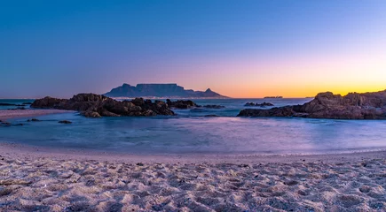 Foto auf Acrylglas Tafelberg Beautiful Sunset: Breathtaking Panoramic View of Table Mountain, Cape Town - Scenic Beauty, Iconic Landmark, Captivating Sunset Colours