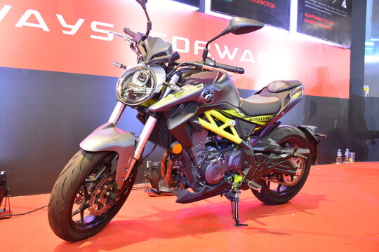 Qj motor srk 400 motorcycle at makina moto show in Pasay, Philippines