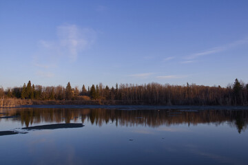 Fototapeta na wymiar Astotin Lake during a Beautiful Mid-Spring Evening