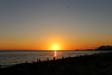 Fototapeta na wymiar beautiful sunset at sea with a bright sun