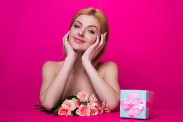 Obraz na płótnie Canvas Sexy blonde woman hold gift, isolated on studio background. Holidays celebration concept. Celebrating birthday, receive gift present. Surprised girl with gift. Portrait of attractive woman with gift.