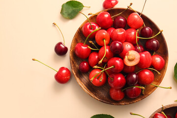 Obraz na płótnie Canvas Bowl with sweet cherries on beige background