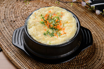 korea food eggsoup meat noddle kimchi