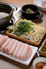 korea food eggsoup meat noddle kimchi