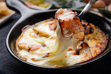 korea food eggsoup meat noddle kimchi