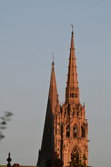 détail du clocher gothique de la cathédrale de Chartres en France