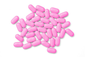 Obraz na płótnie Canvas Pink diphenhydramine allergy pill in a pile isolated with transparent shadow