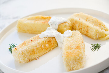 mozzarella sticks with cream sauce