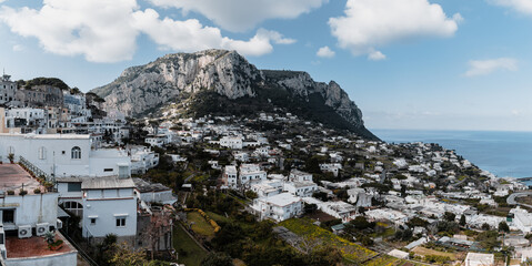 Insel Capri im Mittelmeer - 622200357