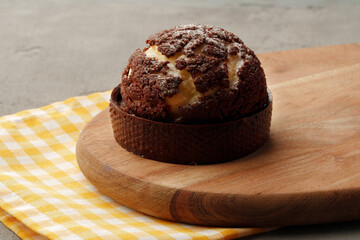 Choux pastry with cracked chocolate crumble topping