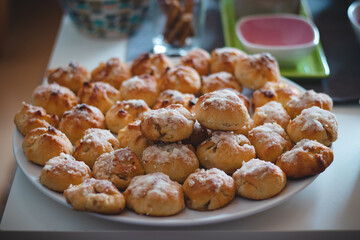 Homemade scones filled with cottage cheese, apples or poppy seeds to delight friends. Time together with friends
