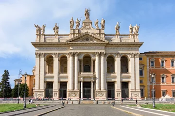 Photo sur Plexiglas Vieil immeuble Lateran basilica (Archbasilica cathedral of Most Holy Savior and of Saints John Baptist and John Evangelist in the Lateran) in Rome, Italy