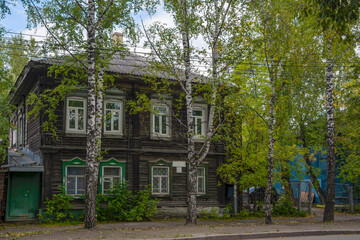 Fototapeta na wymiar Tomsk, an old wooden apartment building