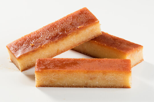 Turr&oacute;n de yema cortado sobre fondo blanco. Yolk nougat cut out on white background.