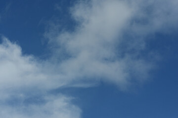 Fototapeta na wymiar White clouds floating in the beautiful sky
