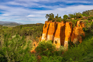 Ochre-red cliffs in Roussillon (Les Ocres), Provence, France - obrazy, fototapety, plakaty