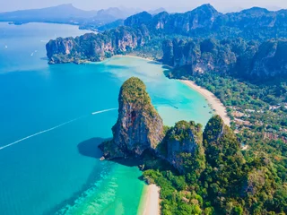 Papier Peint photo autocollant Railay Beach, Krabi, Thaïlande Railay Beach Krabi Thailand, the tropical beach of Railay Krabi, view from a drone of idyllic Railay Beach in Thailand in the evening at susnet with a cloudy sky