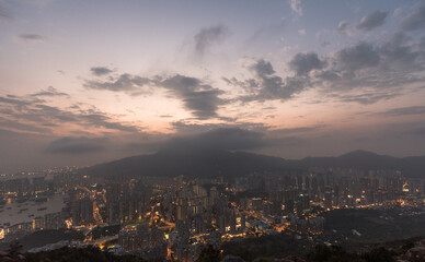 Naklejka premium time lapse of clouds over the city