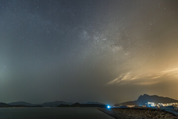 Fototapeta premium sea and clouds with milky way