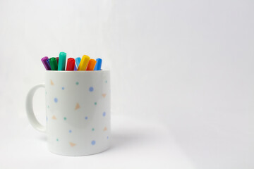 Creativity in every sip: Cup with markers for an inspiring back to school