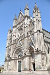 Fototapeta na wymiar Orvieto in Italy and its wonderful white cathedral with some details of the front