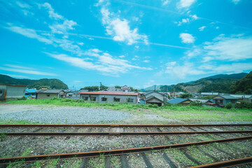 高知県の電車の窓から見える風景