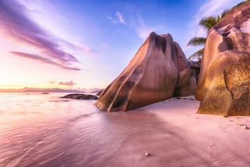Foto auf Acrylglas Anse Source D'Agent, Insel La Digue, Seychellen Beautifully shaped granite boulders and a dramatic sunset  at Anse Source d'Argent beach, La Digue island, Seychelles