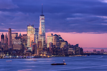 Obraz premium New York City skyline on the Hudson River.