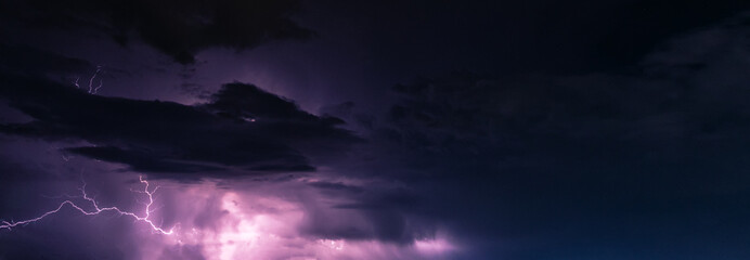 Naklejka premium Night sky with various lightning in natural colors