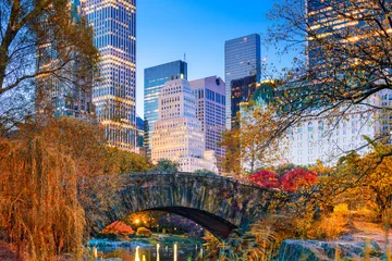 Fotobehang Gapstow Brug Central Park during autumn in New york City.