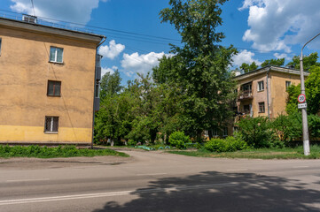 Street in the city of Novokuzneck on day - obrazy, fototapety, plakaty