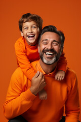 Fototapeta premium pai e filho sorrindo
