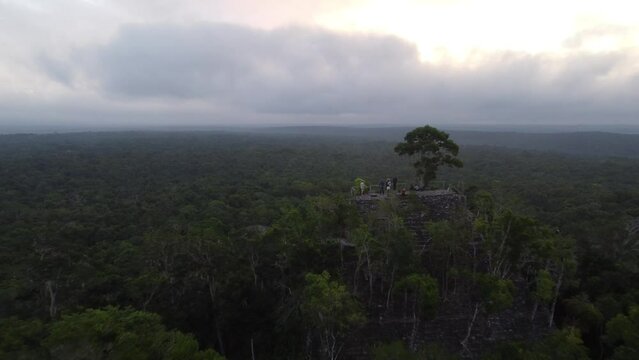 This footage was taken during a 5 Day hike in the ancient mayan jungle on the border between Mexico and Guatemala. A lot of biodiversity can be seen such as Howler- and Spidermonkeys.
