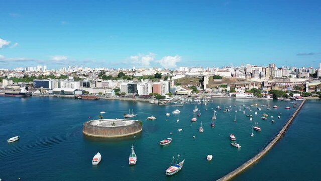 Salvador na Bahia Litoral visto de cima com drone 4k - Mercado da Ribeira - Nordeste - Brasil