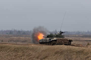 Fototapeta premium Tank shoots on the range