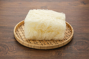 Vermicelli or Dry Glass Noodles served on bamboo plate

