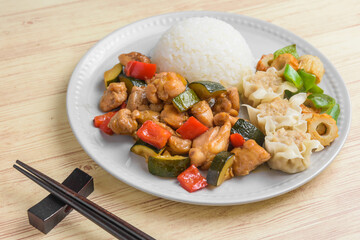 鶏肉と焼売のワンプレートランチ