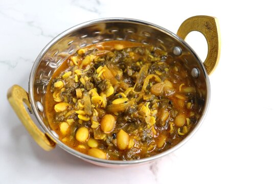 Alucha fatfate or alu wal chi patal bhaji is a traditional, authentic Maharashtrian dish. colocasia leaves and lima beans curry. It has a sweet and sour taste. Valachi bhaji. Fadfade. Monsoon recipes.