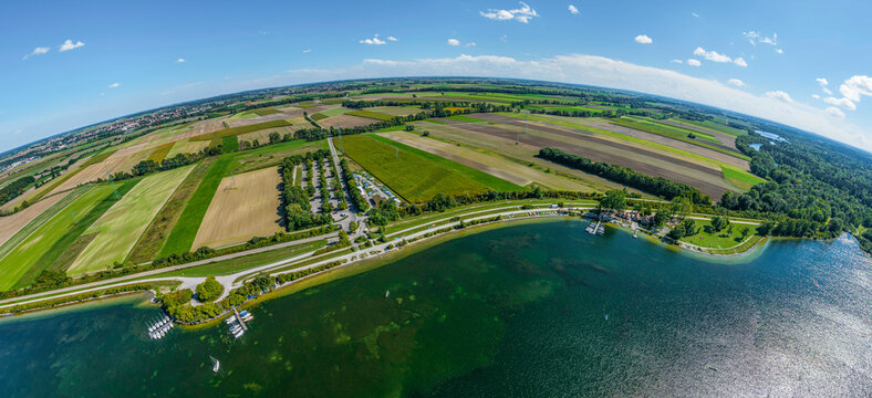 Panorama-Blick auf das Freizeitgebiet Mandichosee s&uuml;dlich von Augsburg