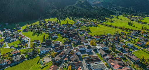 Die kleine Stadt Vils im Bezirk Reutte im Tiroler Außerfern