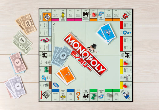 MONOPOLY. Japanese version.  board games, table games.  モノポリー日本語版。ボードゲーム、テーブルゲーム