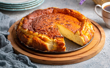 Obraz premium Basque burnt cheesecake homemade style, San Sebastian cake