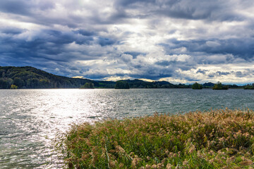 Fototapeta na wymiar Majestic Lakes - Seehamer See