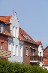 Fototapeta na wymiar Moderne Wohngebäude aus Backstein, Mehrfamilienhaus, Lüneburg, Niedersachsen, Deutschland