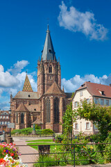 Fototapeta na wymiar Stiftskirche Peter und Paul in Wissembourg. Departement Bas-Rhin in der Region Elsass in Frankreich