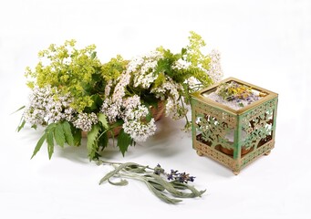 räuchern mit baldrian frauenmantel schafgarbe salbei