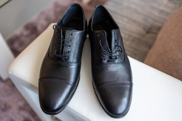 Comfortable classic black leather shoes for men