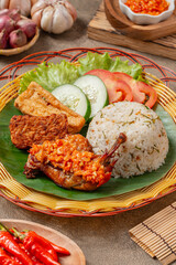 Nasi Jeruk Ayam Geprek is Indonesian Food crispy fried chicken with hot and spicy sambal bawang. Served with rice